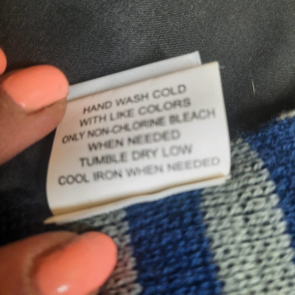 Universal Studios Orlando Harry Potter Ravenclaw Crest scarf blue gray  OSFM - Picture 6 of 7